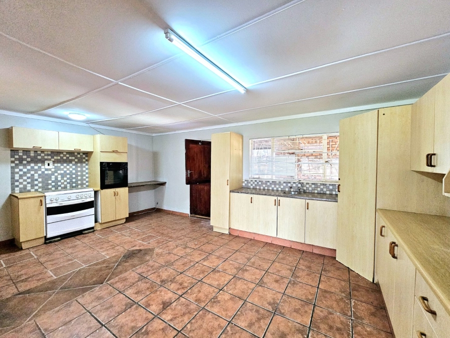 6 Bedroom Property for Sale in Bloemfontein Rural Free State